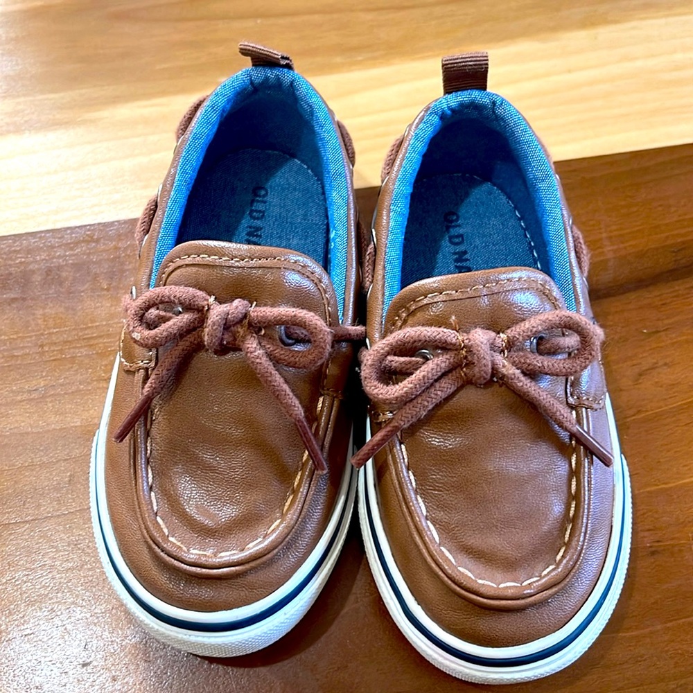 Toddler boys, Old Navy, brown dress shoes, boat shoes, gently worn, size 8